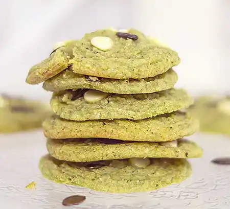 Stapel grüner Cookies.