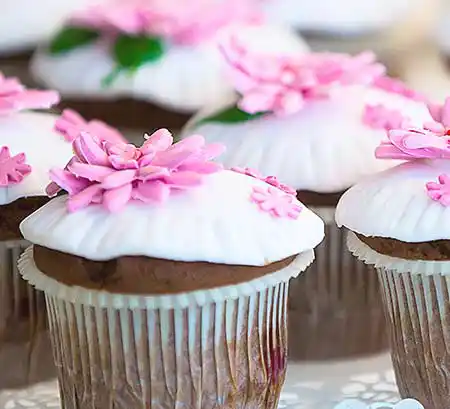 Cupcake mit Aufleger aus Fondant und Marzipan.