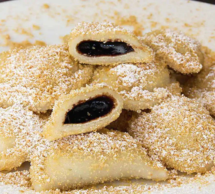 Teller mit vielen Powidldatscherln.